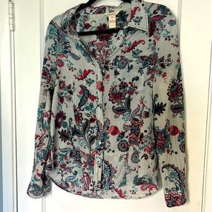 Sundance button down top in paisley like pattern MOP buttons 100% cotton